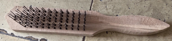 SOBEMAT_Brosse métallique en acier avec manche en bois